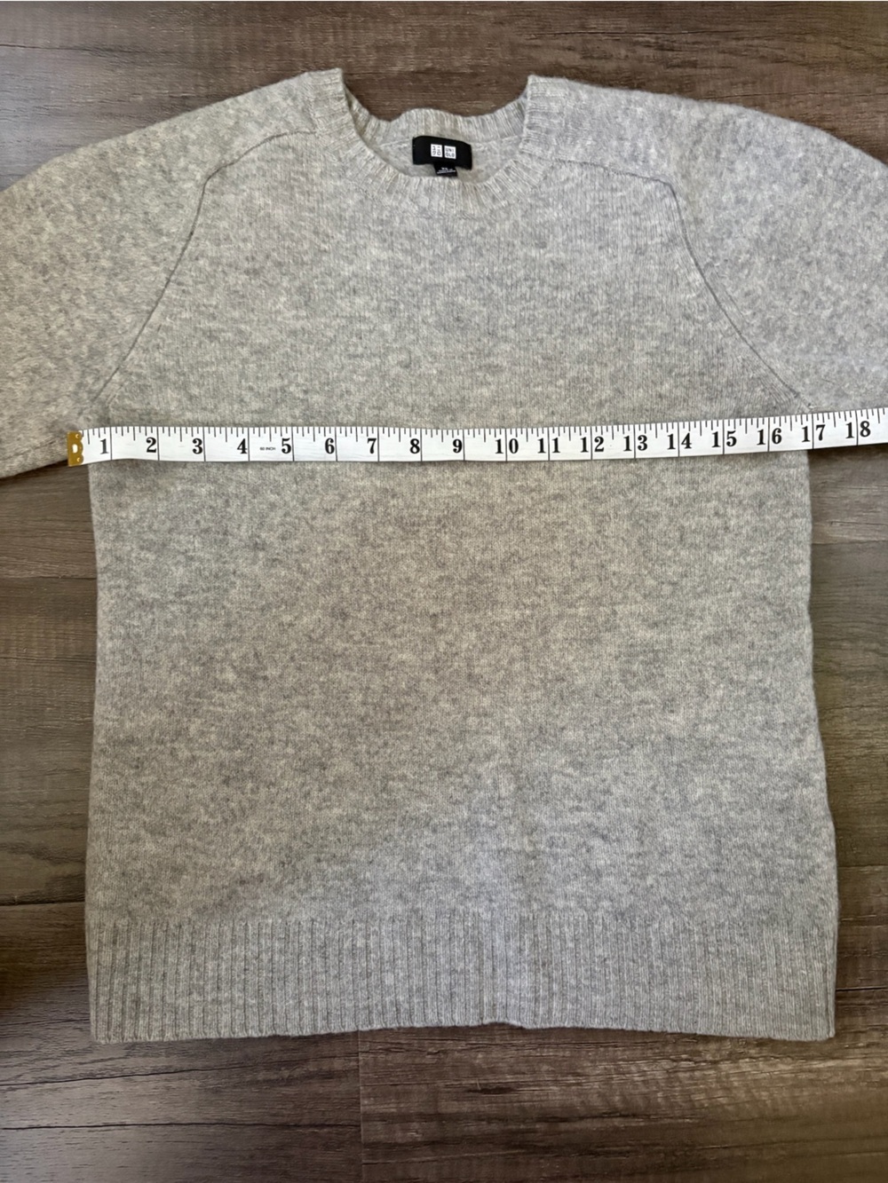 UNIQLO Wool Women’s Light Gray Crewneck Sweater - Picture 3 of 5